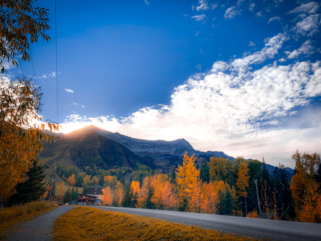 The Ultimate Travel Guide to the Rocky Mountains: Town …